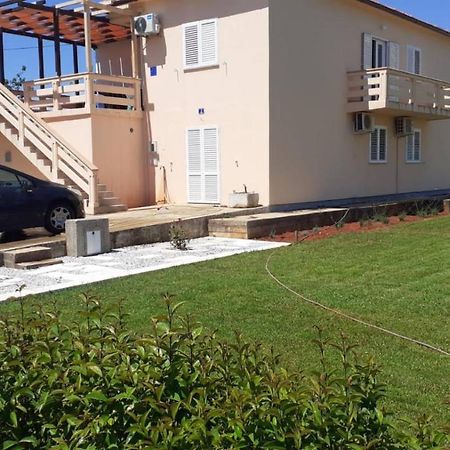 Apartmani Loli Ugljan Εξωτερικό φωτογραφία