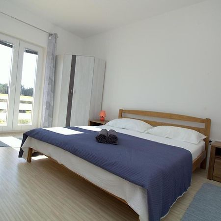 Apartmani Loli Ugljan Εξωτερικό φωτογραφία