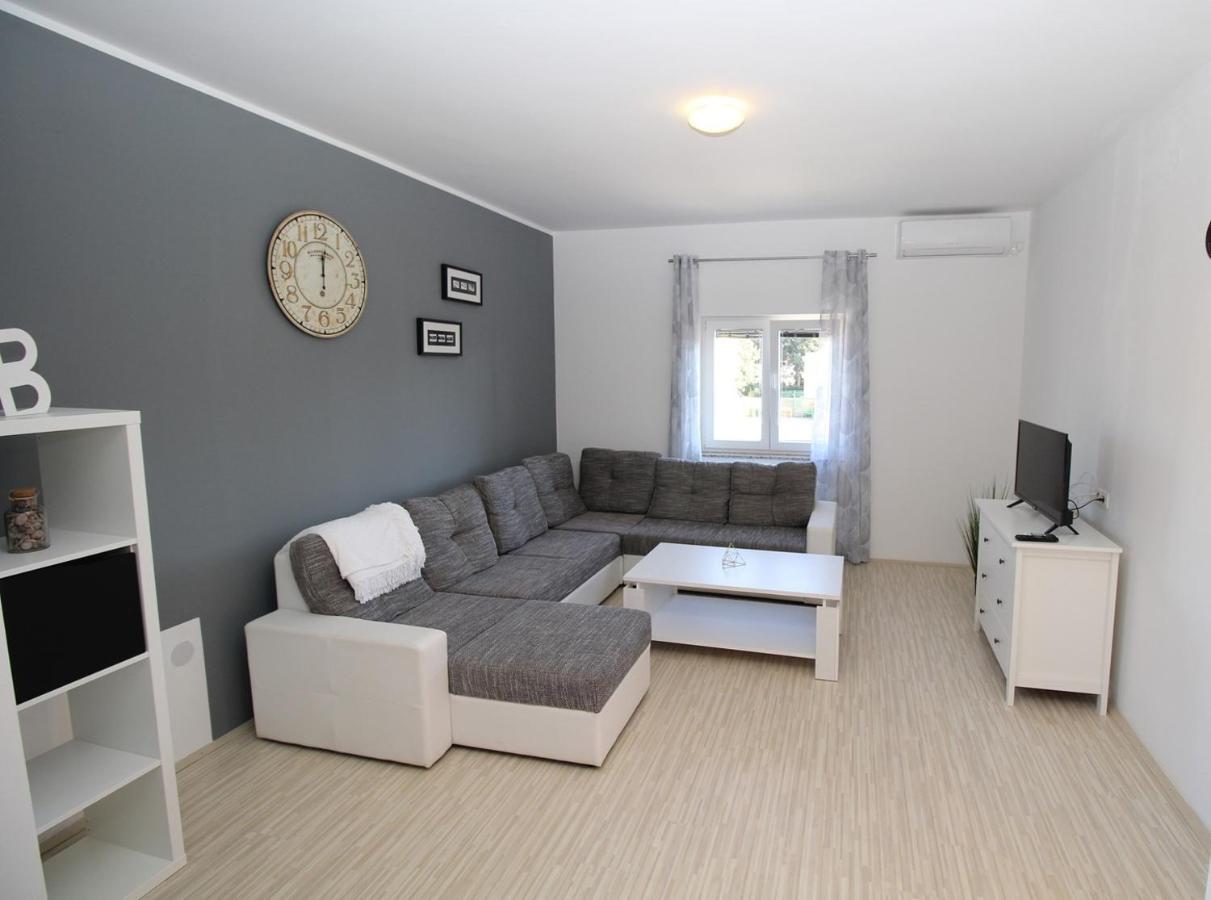 Apartmani Loli Ugljan Εξωτερικό φωτογραφία