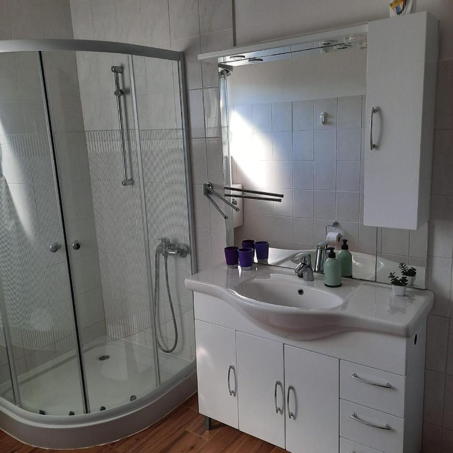 Apartmani Loli Ugljan Εξωτερικό φωτογραφία