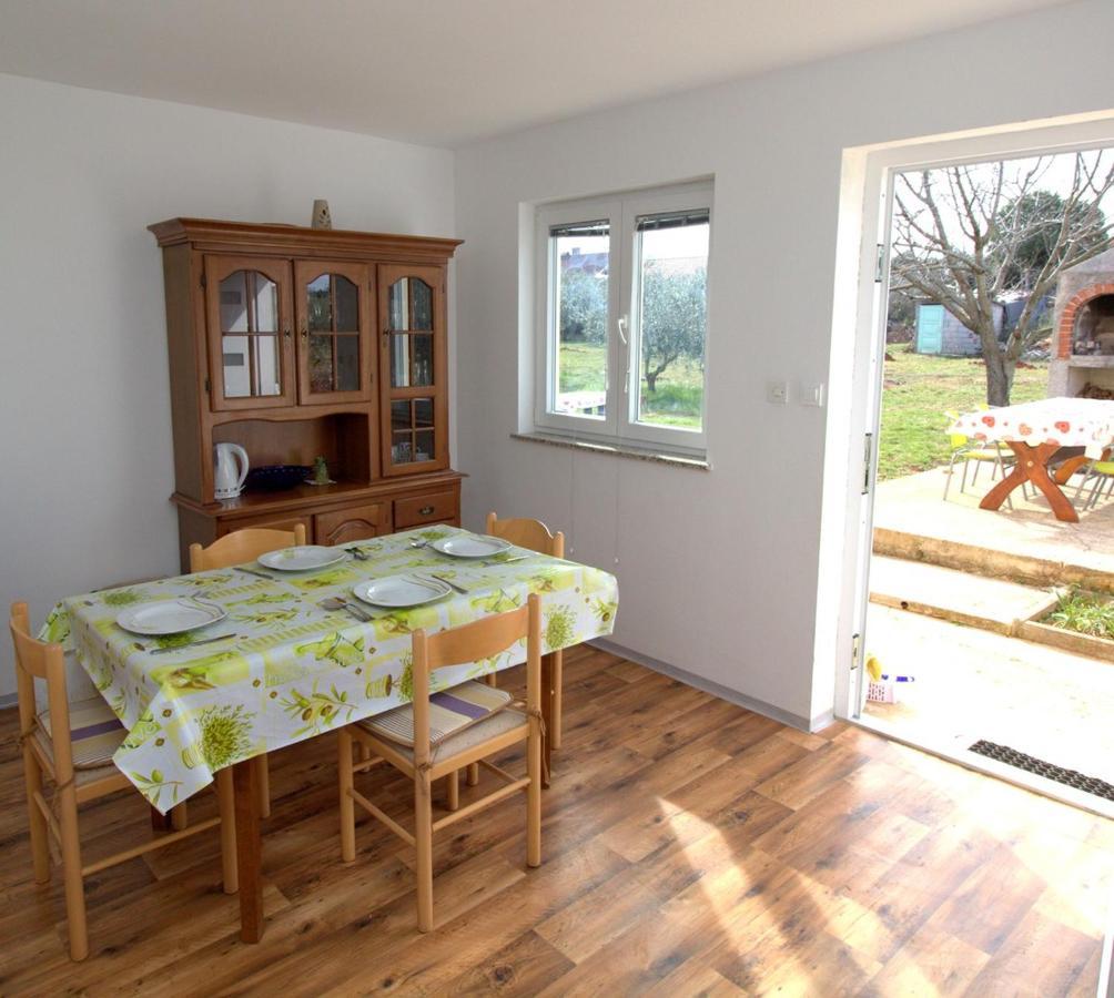 Apartmani Loli Ugljan Εξωτερικό φωτογραφία